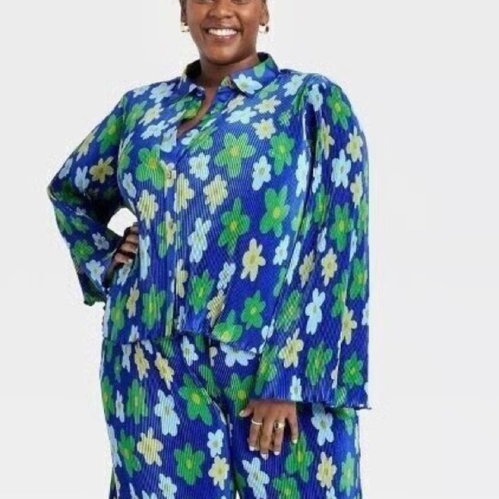 Sammy B x Target Plus‎ Size Blue Floral Cropped Plisse Button Top XXL